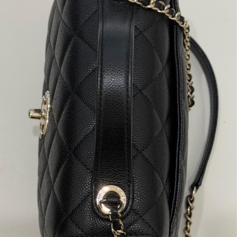CHANEL CC logo 黑金荔枝皮 小號郵差包 口蓋包 掀蓋郵差包-2