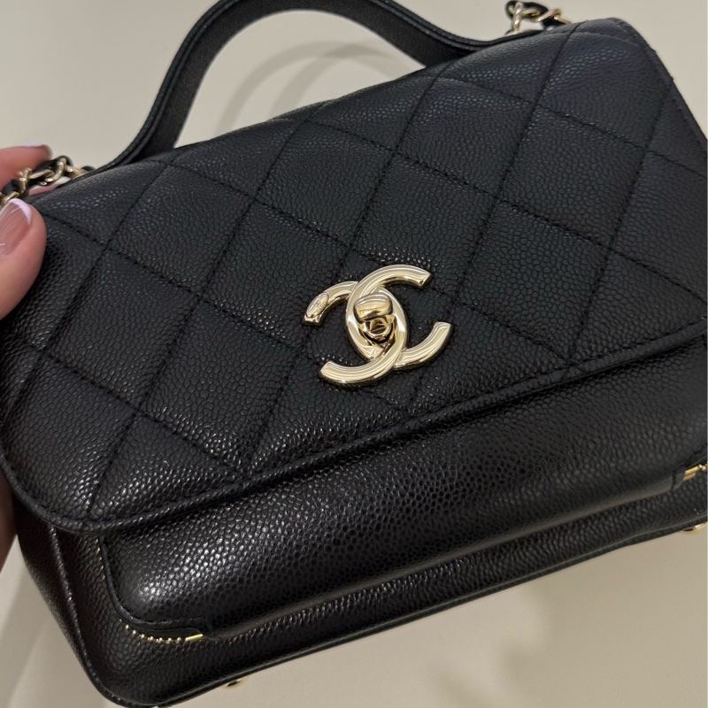 CHANEL CC logo 黑金荔枝皮 小號郵差包 口蓋包 掀蓋郵差包-5
