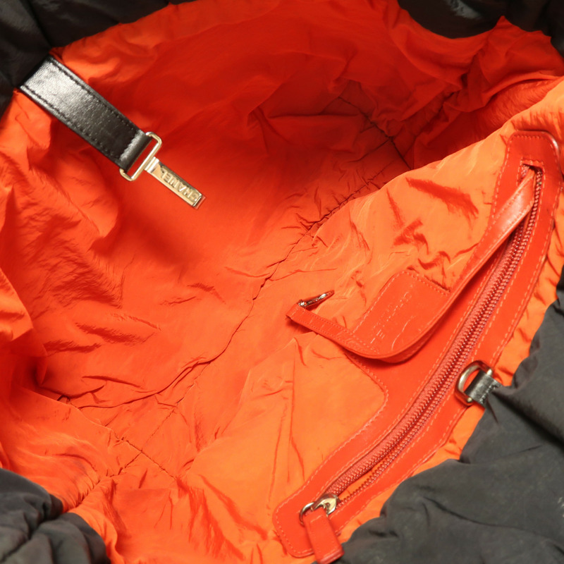 CHANEL 尼龍Coco Cocoon銀扣肩背袋-4