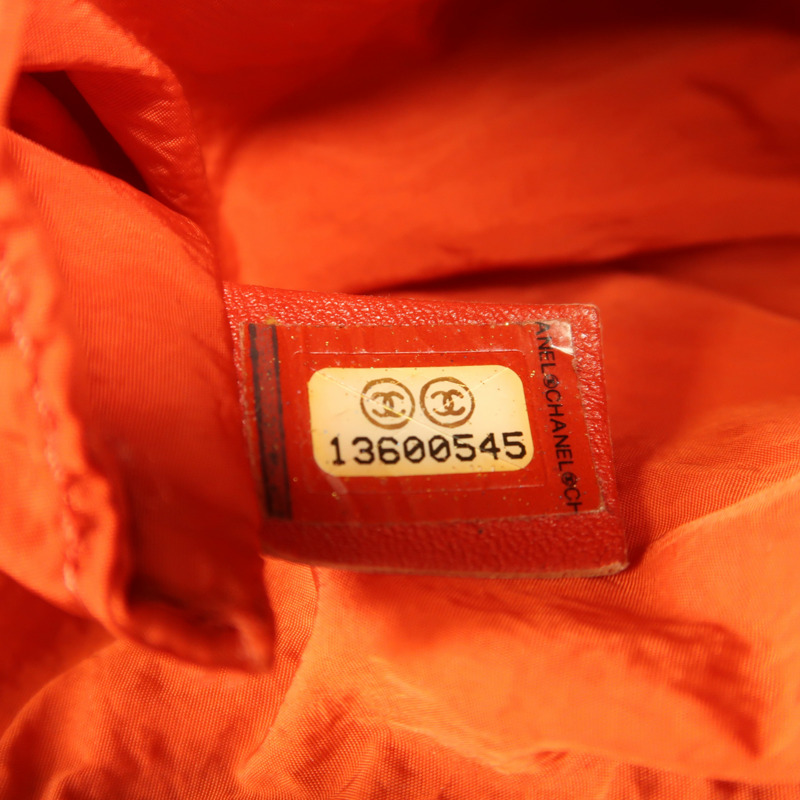 CHANEL 尼龍Coco Cocoon銀扣肩背袋-6