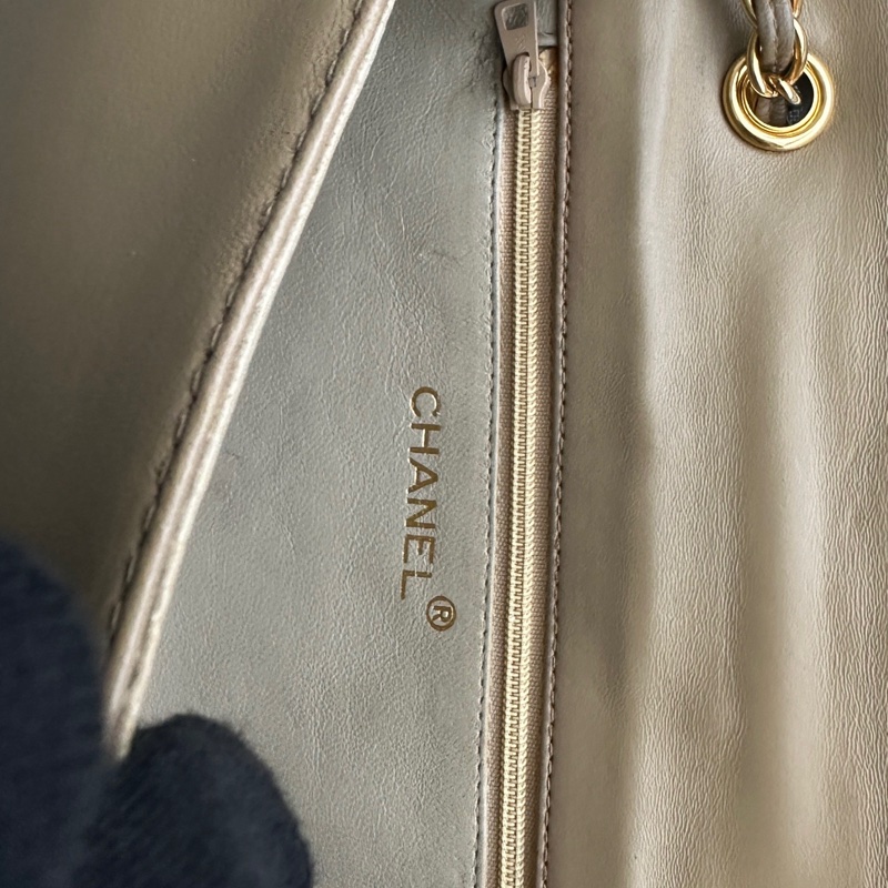 正品 CHANEL 奶茶 牛皮 香奈兒 老香 側背包 斜背包｜有雷標-8