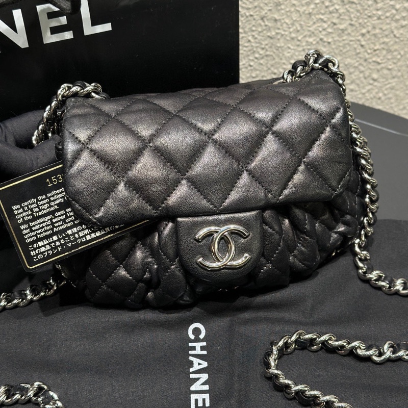 Chanel 黑銀鏈條滾邊小豬包 有卡15開 雙鏈條可以調節多種背法-2