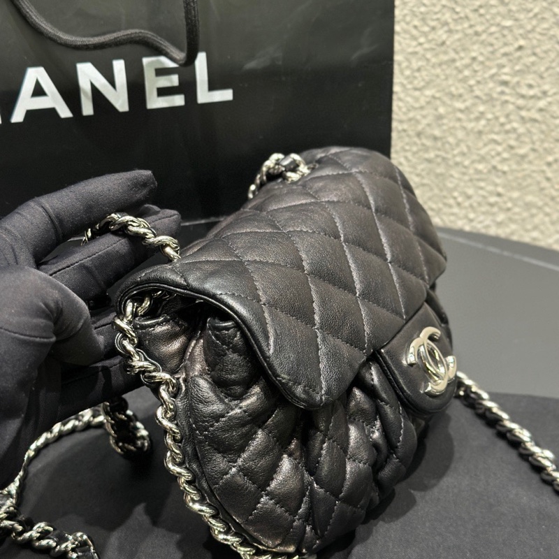 Chanel 黑銀鏈條滾邊小豬包 有卡15開 雙鏈條可以調節多種背法-3