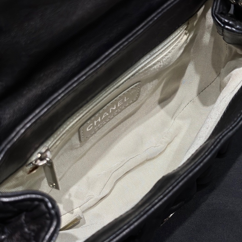 Chanel 黑銀鏈條滾邊小豬包 有卡15開 雙鏈條可以調節多種背法-8