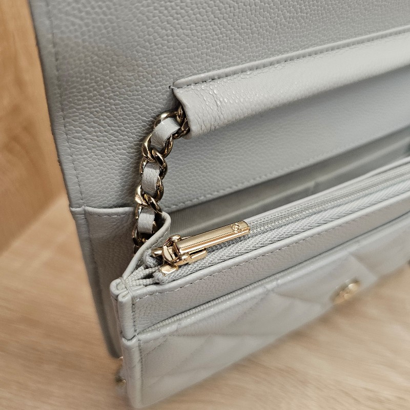 [出清回饋❣️] Chanel香奈兒 淺灰荔枝皮淡金釦斜背WOC-14