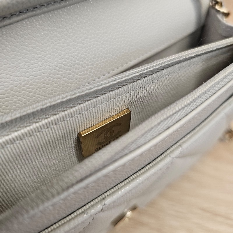 [出清回饋❣️] Chanel香奈兒 淺灰荔枝皮淡金釦斜背WOC-15