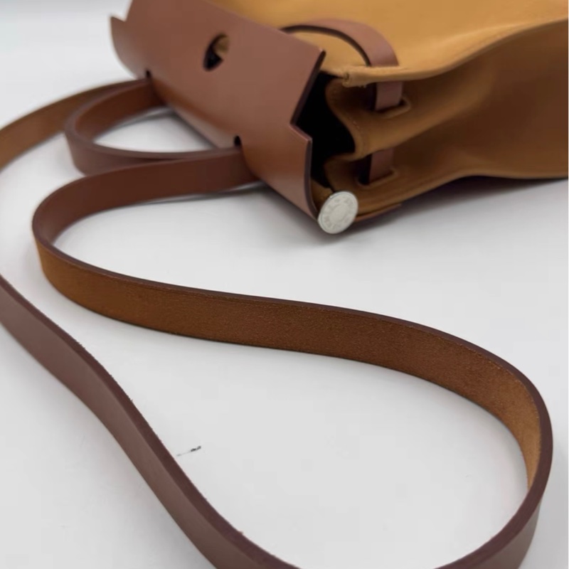 爱马仕Herbag 31cm手提包,金棕色帆布材质,搭配同色系皮革边框,Y刻-4