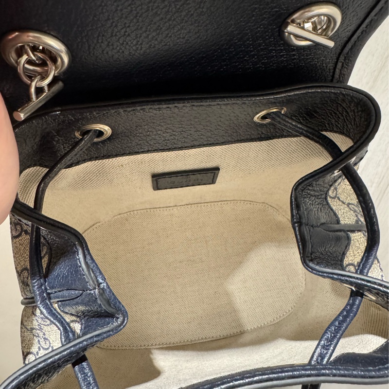 GUCCI 深藍色經典老花後背包-9