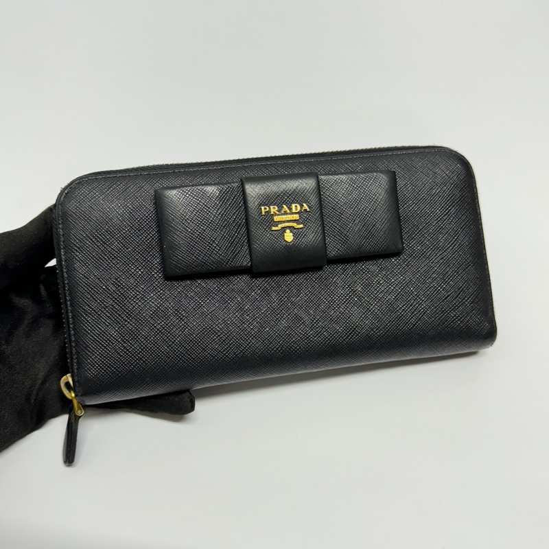 (極新💖) Prada 黑金蝴蝶結🎀 長夾 經典款 專櫃28000-2