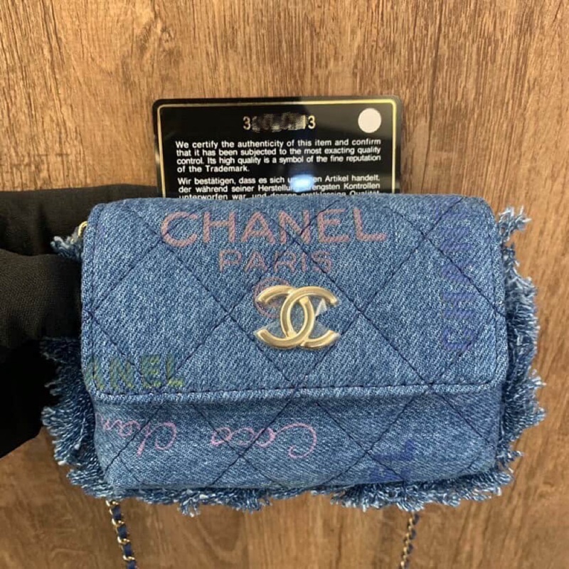 Chanel牛仔塗鴉迷你小包-1