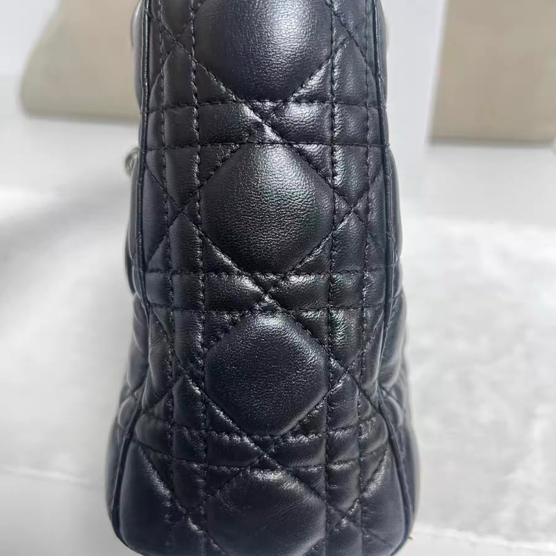 迪奧 黑銀四格戴妃包 小羊皮菱格紋 尺寸20*17cm 徽章寬肩帶 手提斜挎 經典百搭款 16年-1