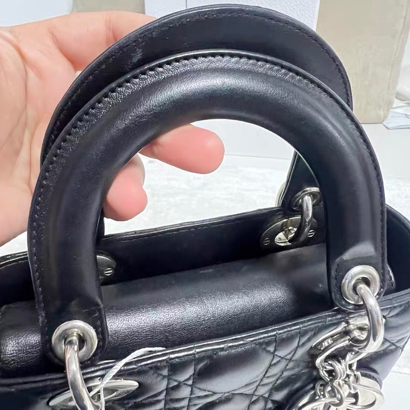 迪奧 黑銀四格戴妃包 小羊皮菱格紋 尺寸20*17cm 徽章寬肩帶 手提斜挎 經典百搭款 16年-6