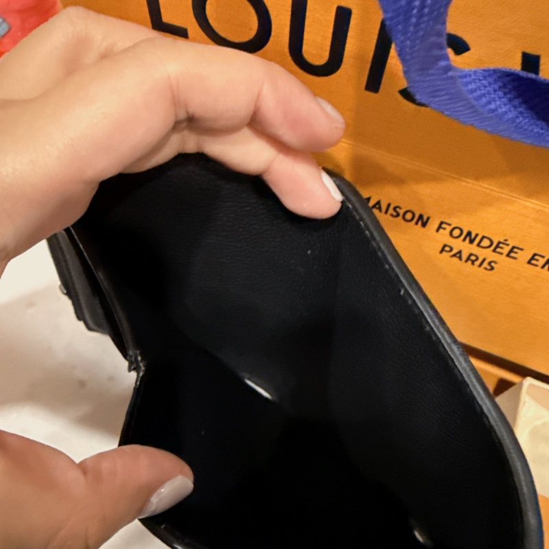Louis Vuitton 黑色 牛皮 短夾-9