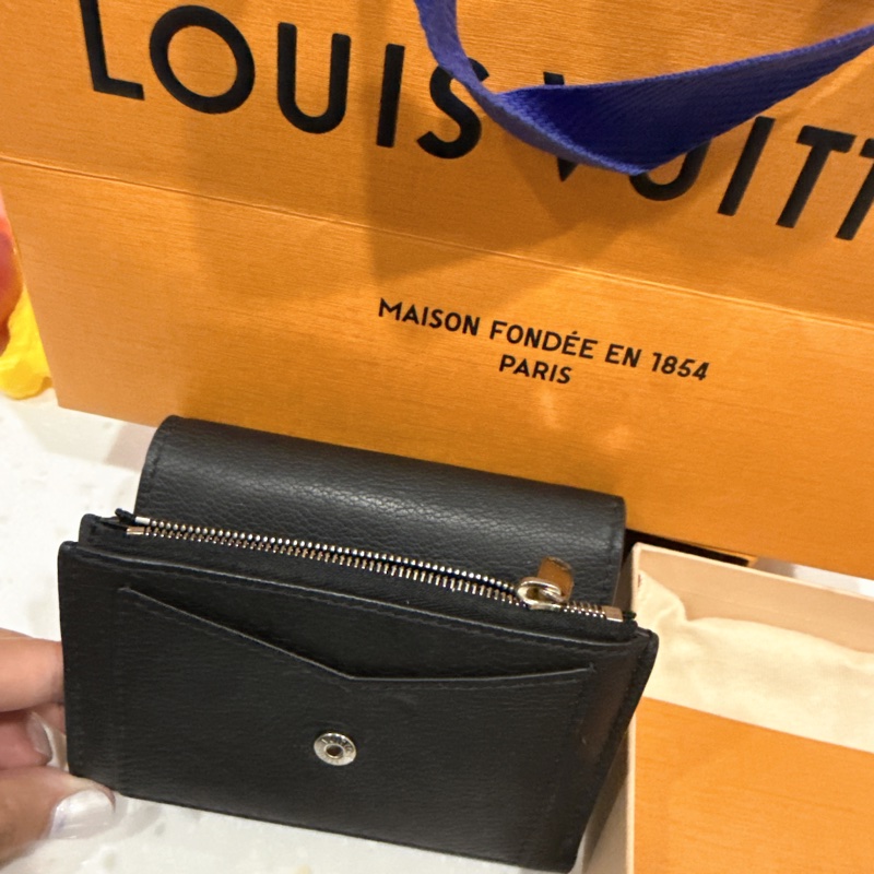 Louis Vuitton 黑色 牛皮 短夾-10
