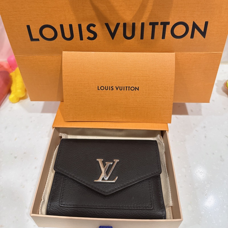 Louis Vuitton 黑色 牛皮 短夾-12