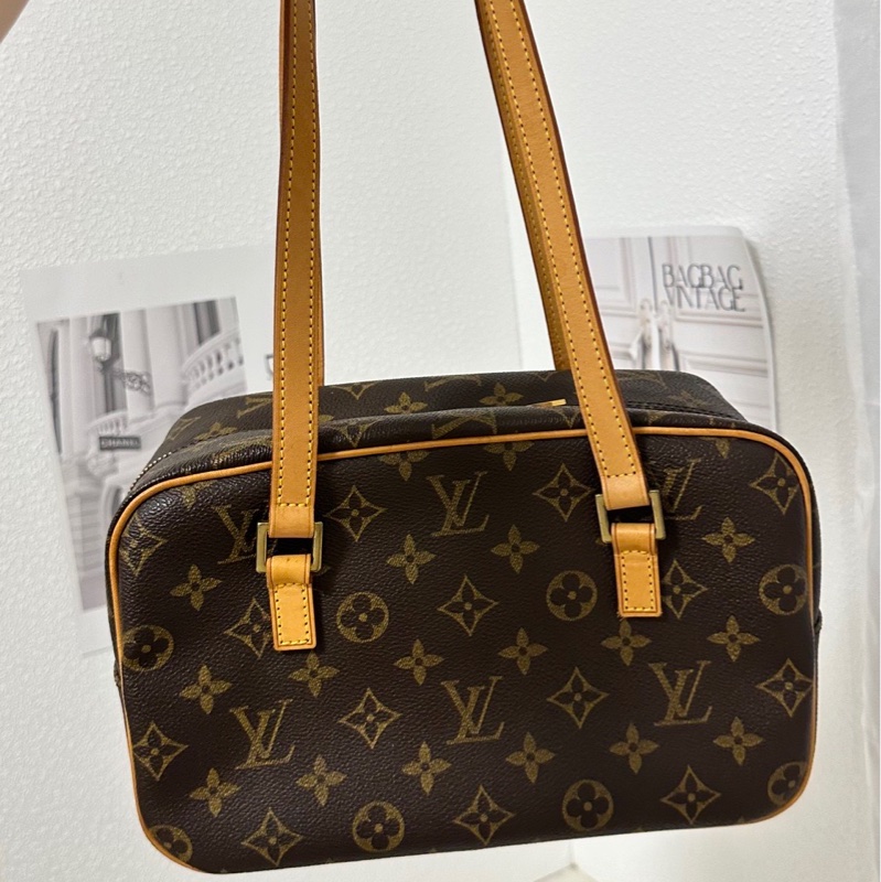 9.5新 只背過兩次Lv開口笑 中號尺寸25*16-0