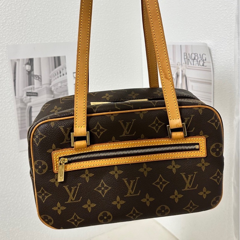 9.5新 只背過兩次Lv開口笑 中號尺寸25*16-1