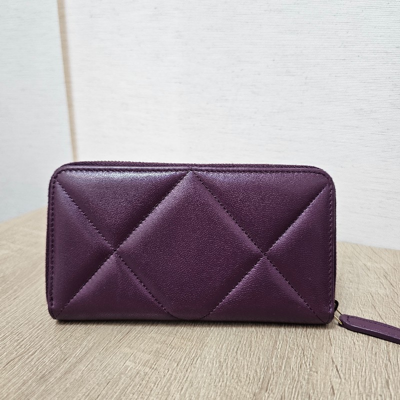 Chanel紫羊皮金釦19系列拉鏈中夾-1