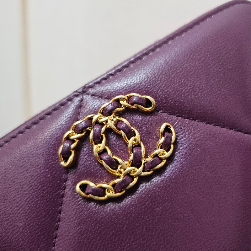 Chanel紫羊皮金釦19系列拉鏈中夾-3