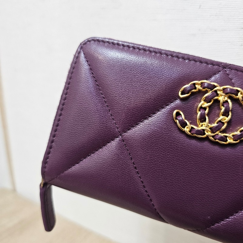 Chanel紫羊皮金釦19系列拉鏈中夾-5