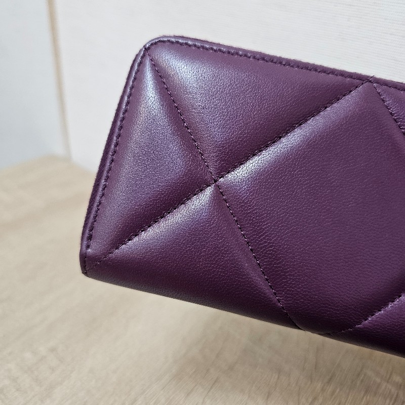 Chanel紫羊皮金釦19系列拉鏈中夾-15