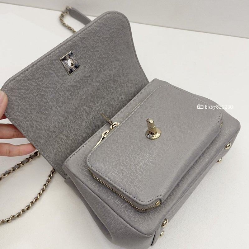 Chanel包包 灰荔枝牛皮淡金扣郵差斜背包A93749-6