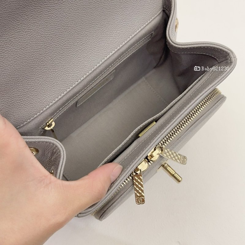 Chanel包包 灰荔枝牛皮淡金扣郵差斜背包A93749-8