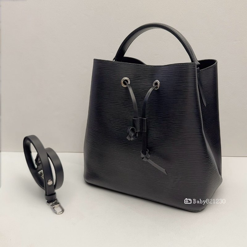 LV包包 NEONOE 黑色EPI水波紋皮革水桶包 M54366-0