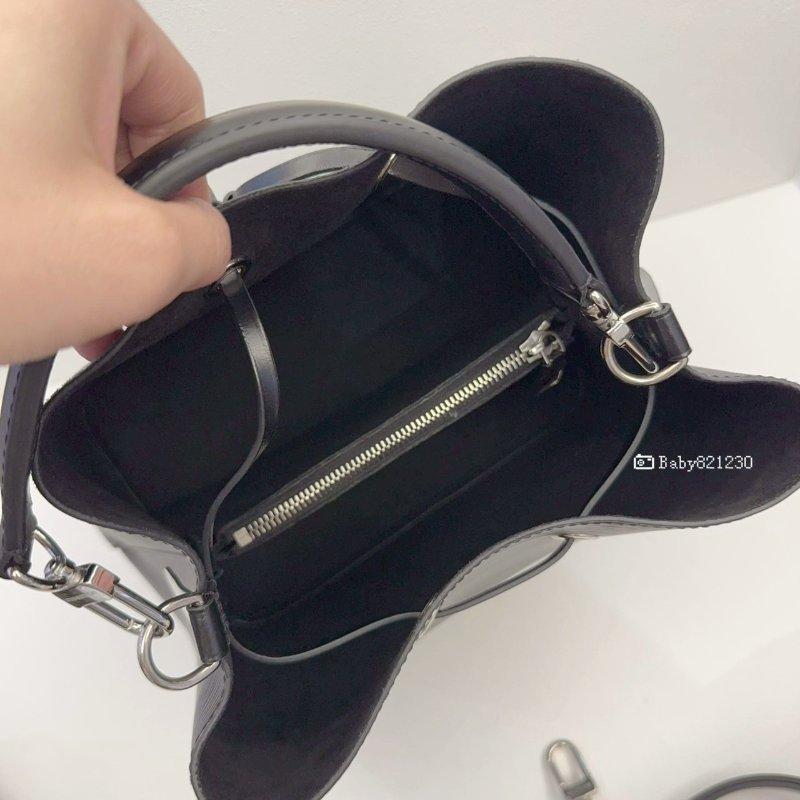 LV包包 NEONOE 黑色EPI水波紋皮革水桶包 M54366-6