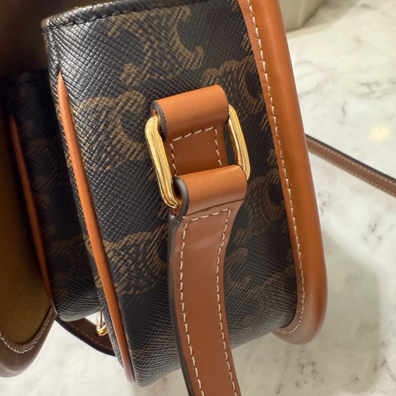 CelinePVC拼咖牛皮中號馬鞍斜背包-8