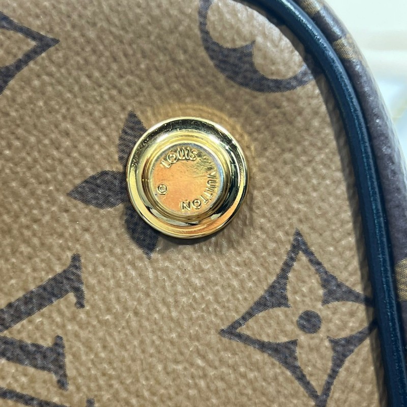 LV vanity case-8