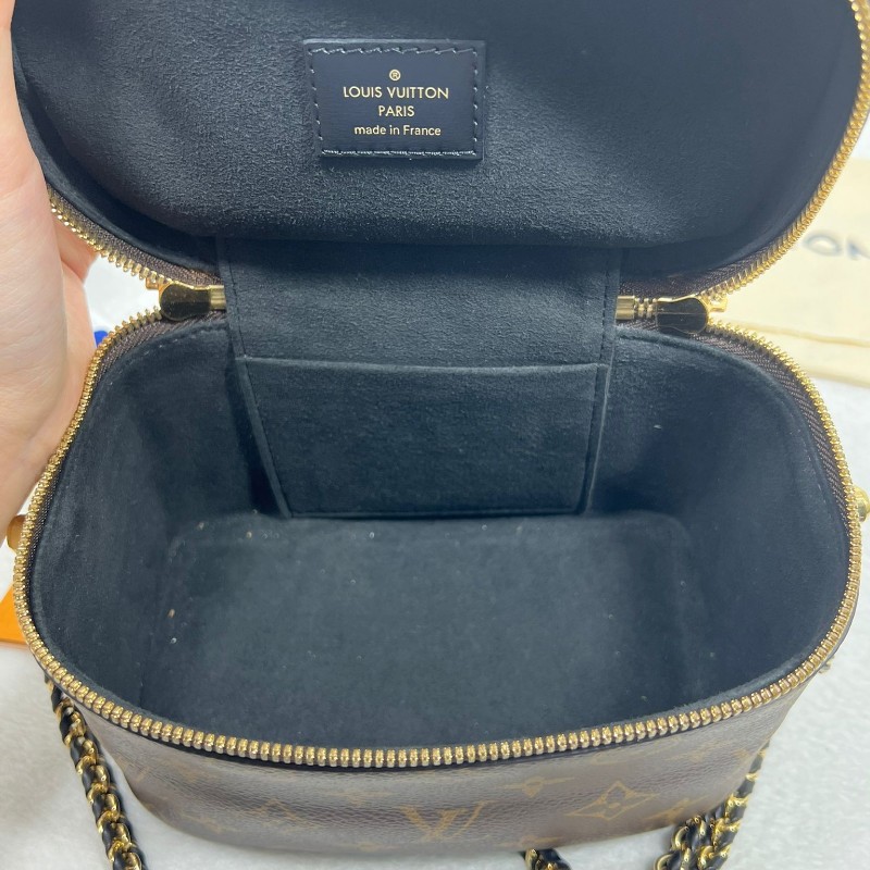 LV vanity case-19