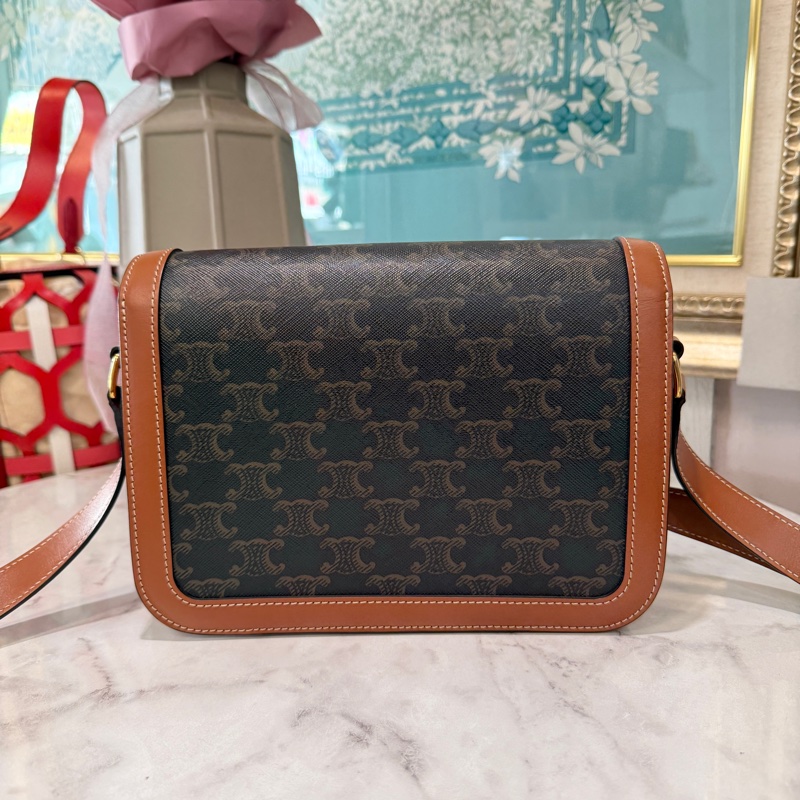 CelinePVC拼咖牛Triomphe金釦下蓋斜背包-2