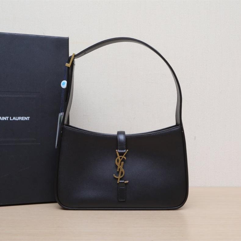 LE 5 À 7 腋下包 小號 23 黑色 皮革C 金釦-0