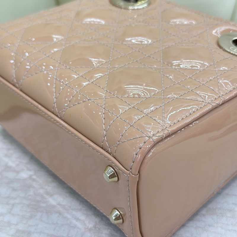 🍁Dior迪奧奶茶色漆皮金扣三格戴妃包 尺寸17*15*7cm 溫柔奶茶色-7