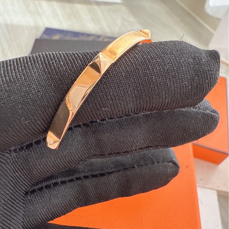 HERMES 鉚釘玫瑰金手環-2