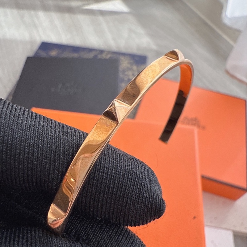 HERMES 鉚釘玫瑰金手環-3