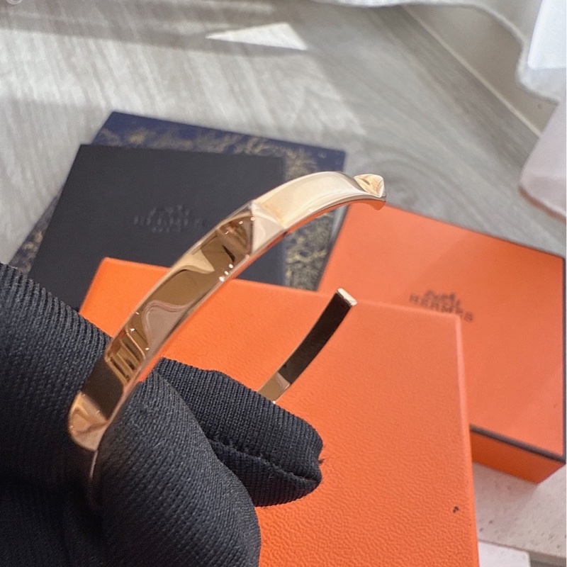HERMES 鉚釘玫瑰金手環-4