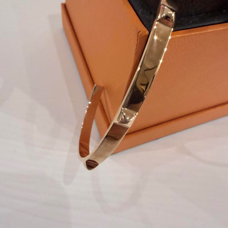 HERMES 鉚釘玫瑰金手環-17