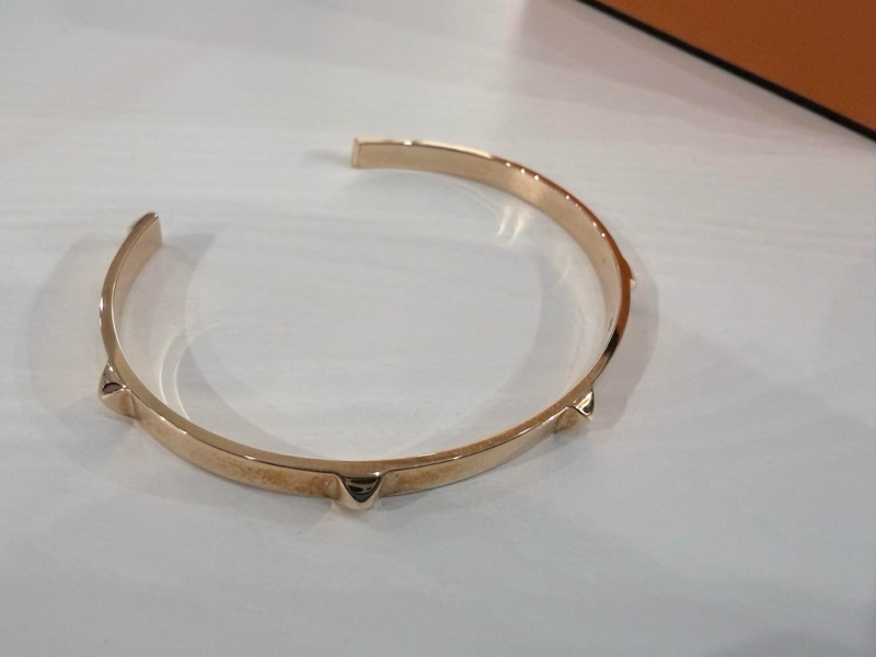 HERMES 鉚釘玫瑰金手環-18