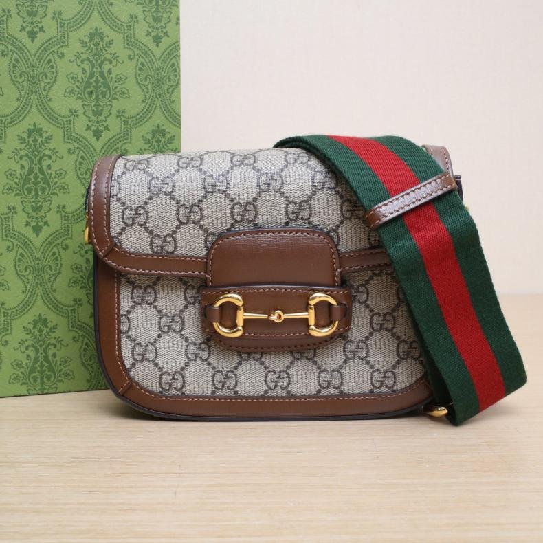 Horsebit 馬銜扣 1955 馬鞍包 Mini 20.5 可拆卸雙肩帶 烏木色 帆布 金扣-0