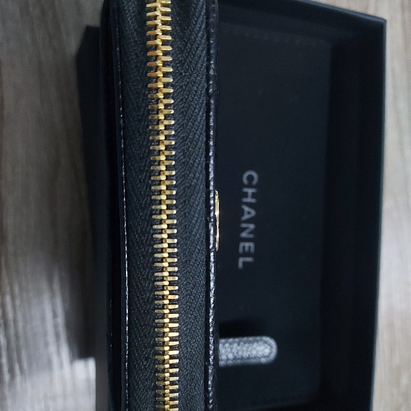 Chanel 魚子醬菱格紋黑色配淡金拉鍊銀包咭包-3