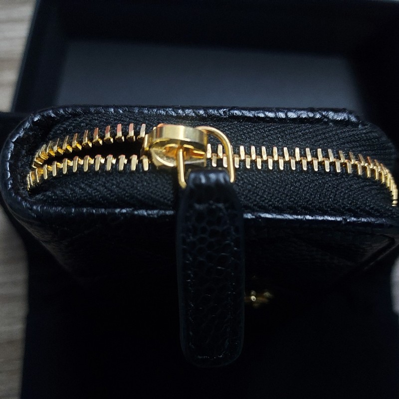 Chanel 魚子醬菱格紋黑色配淡金拉鍊銀包咭包-9