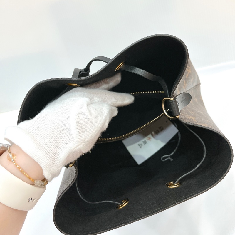 莉亞精品♡ LV M41440 Neonoe BB 老花水桶 黑色 九新美包-13