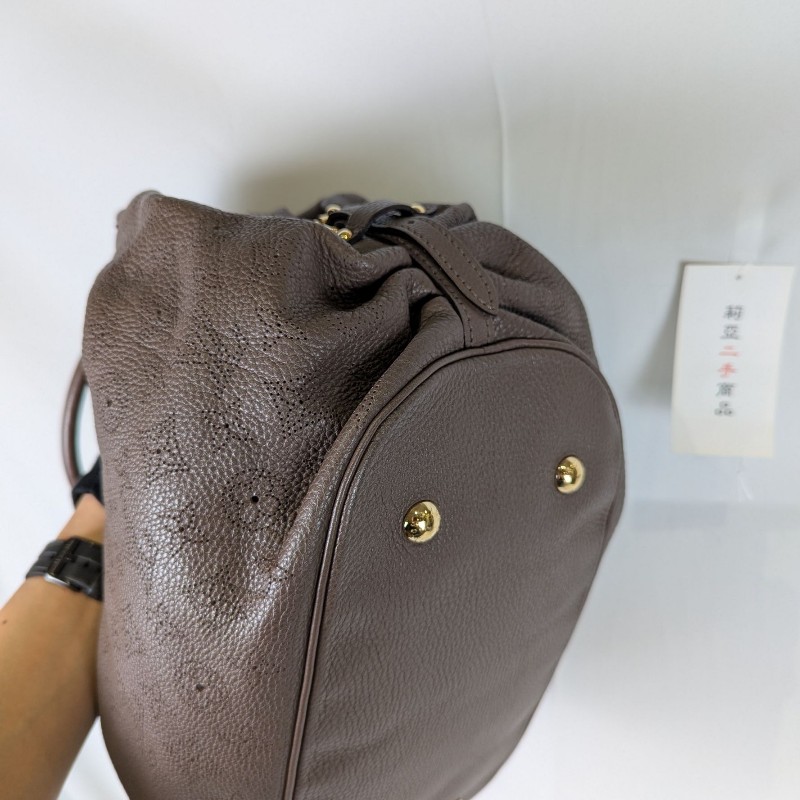 莉亞精品♡LV Mahina 金釦駝色肩背包 二手美包-10