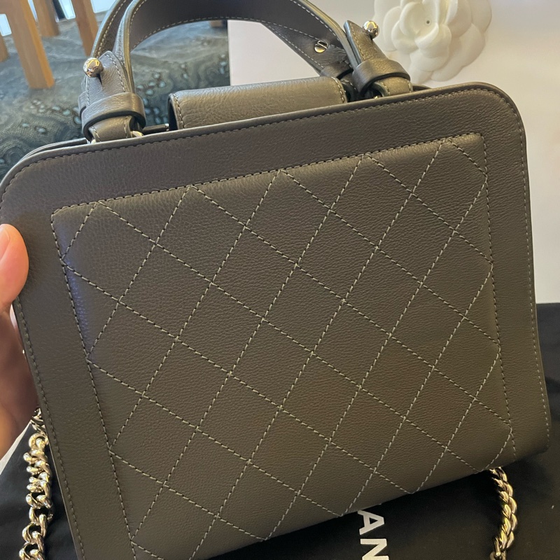 Chanel Label Click 橄欖綠金鏈 牛皮菱格包-1