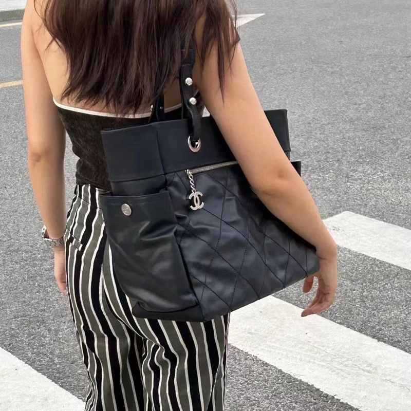 🉑肩背 #13萬入手 #全網最低 香奈兒黑銀托特包 巨甜價轉賣都賺錢💰超酷帥男女同款🔥-1