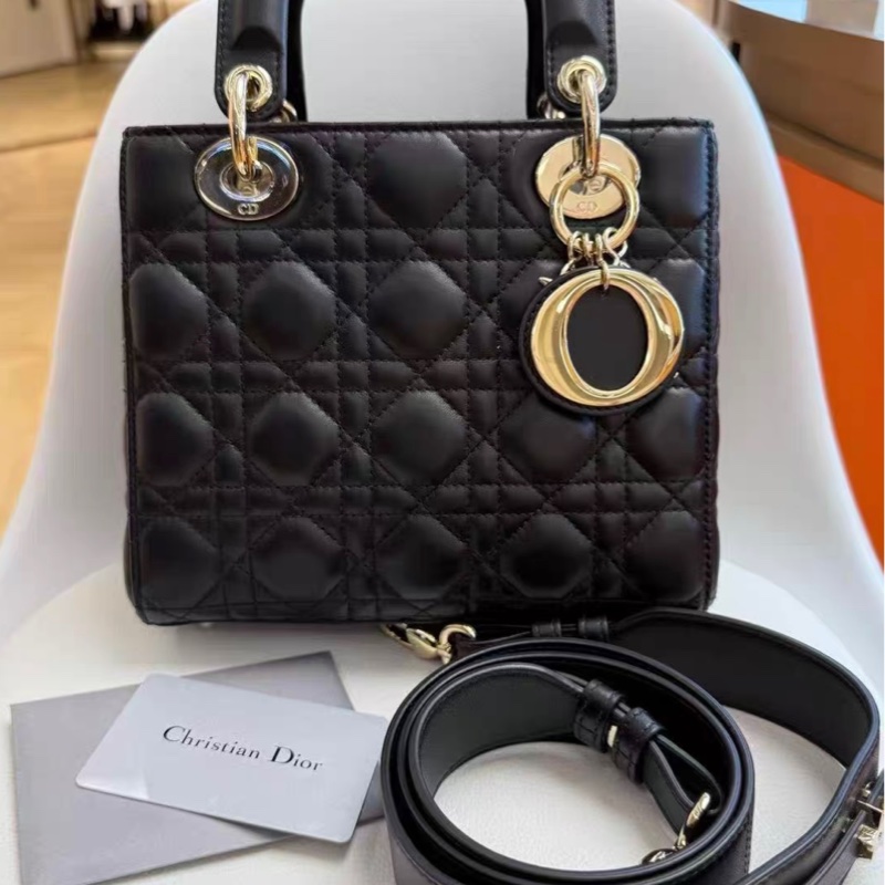 Dior迪奧 lady四格戴妃黑色徽章寬肩手提單肩斜挎包 20年 黑金配色 經典百搭 尺寸20*17*6-0