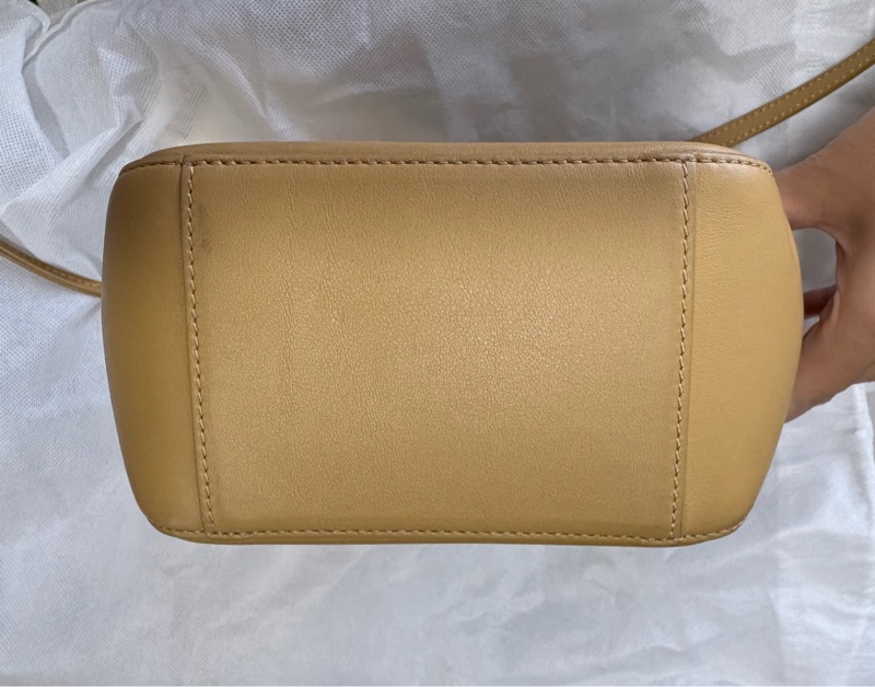 Lowe 小牛皮 吊床包-7