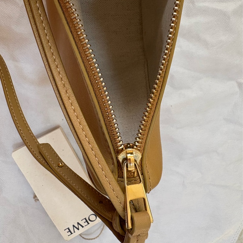 Lowe 小牛皮 吊床包-16